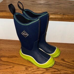 Muck Kids' Navy and Lime Rain Boots size 11